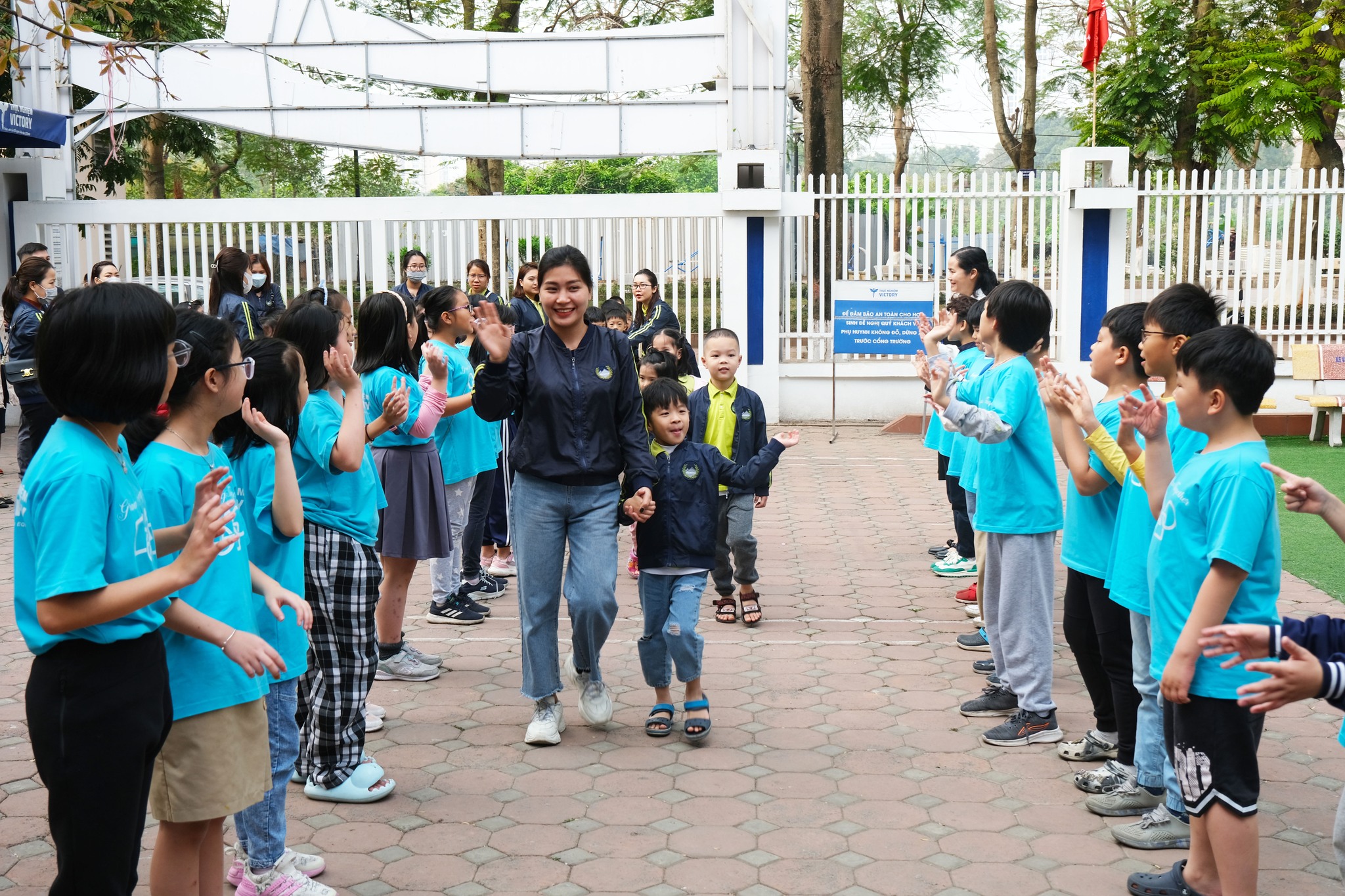 TUẦN LỄ KHÁM PHÁ TIỂU HỌC THỰC NGHIỆM VICTORY CỦA HỌC SINH CÁC TRƯỜNG MẦM NON TẠI QUẬN HÀ ĐÔNG 59 336277469 1504423536632969 2392446564853828548 n