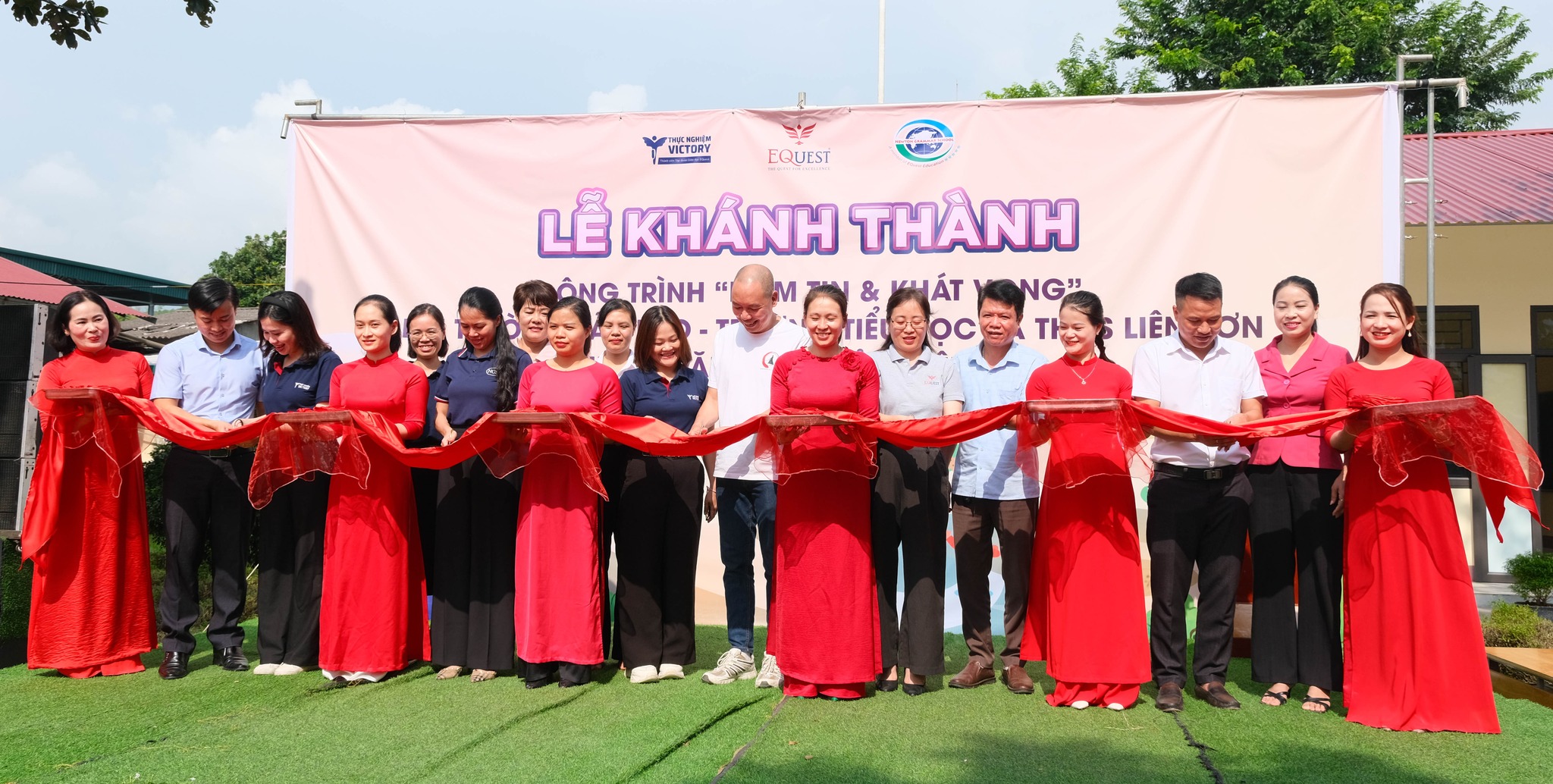 LỄ KHÁNH THÀNH CÔNG TRÌNH “NIỀM TIN & KHÁT VỌNG”: CÙNG THỰC NGHIỆM VICTORY GIEO MẦM HẠNH PHÚC NƠI RẺO CAO TÂY BẮC 3 456377559 902252945261949 6259933712070231096 n