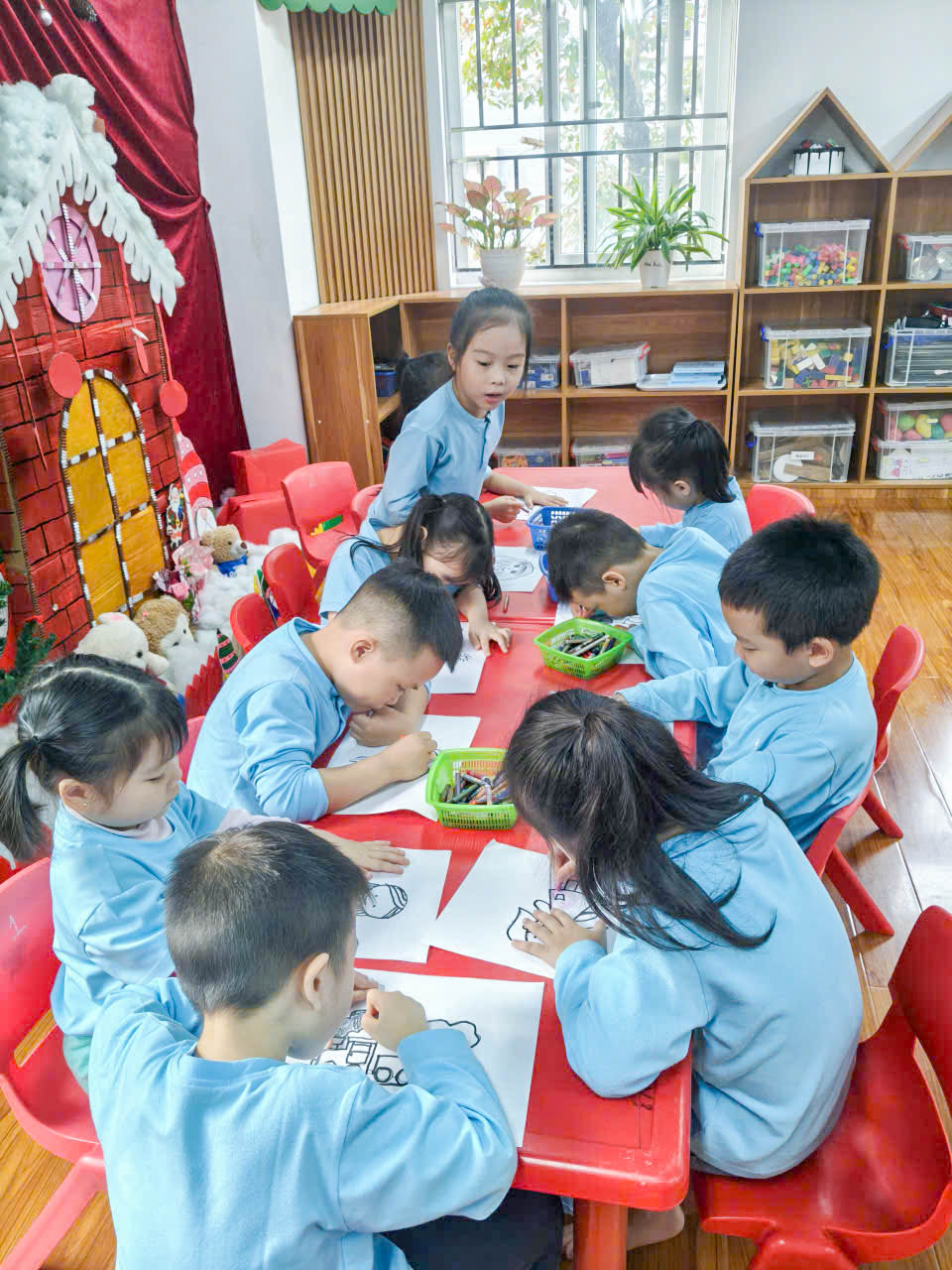 TIẾNG ANH – NGÔN NGỮ MỞ CỦA TƯƠNG LAI, KHƠI DẬY NĂNG LỰC GIAO TIẾP, SÁNG TẠO VÀ BIỂU ĐẠT Ở TRẺ MẦM NON 1 z7308946841284 5b3f2c74867aca1fad303568a168bd23