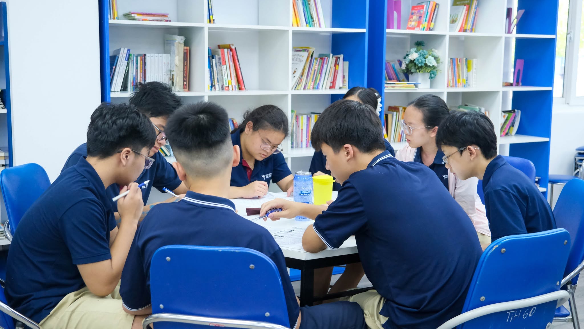 HƯỚNG NGHIỆP HÔM NAY - VỮNG BƯỚC NGÀY MAI CÙNG VICSERS K9 4 763275179 122202333536590852 8467088304066615561 n