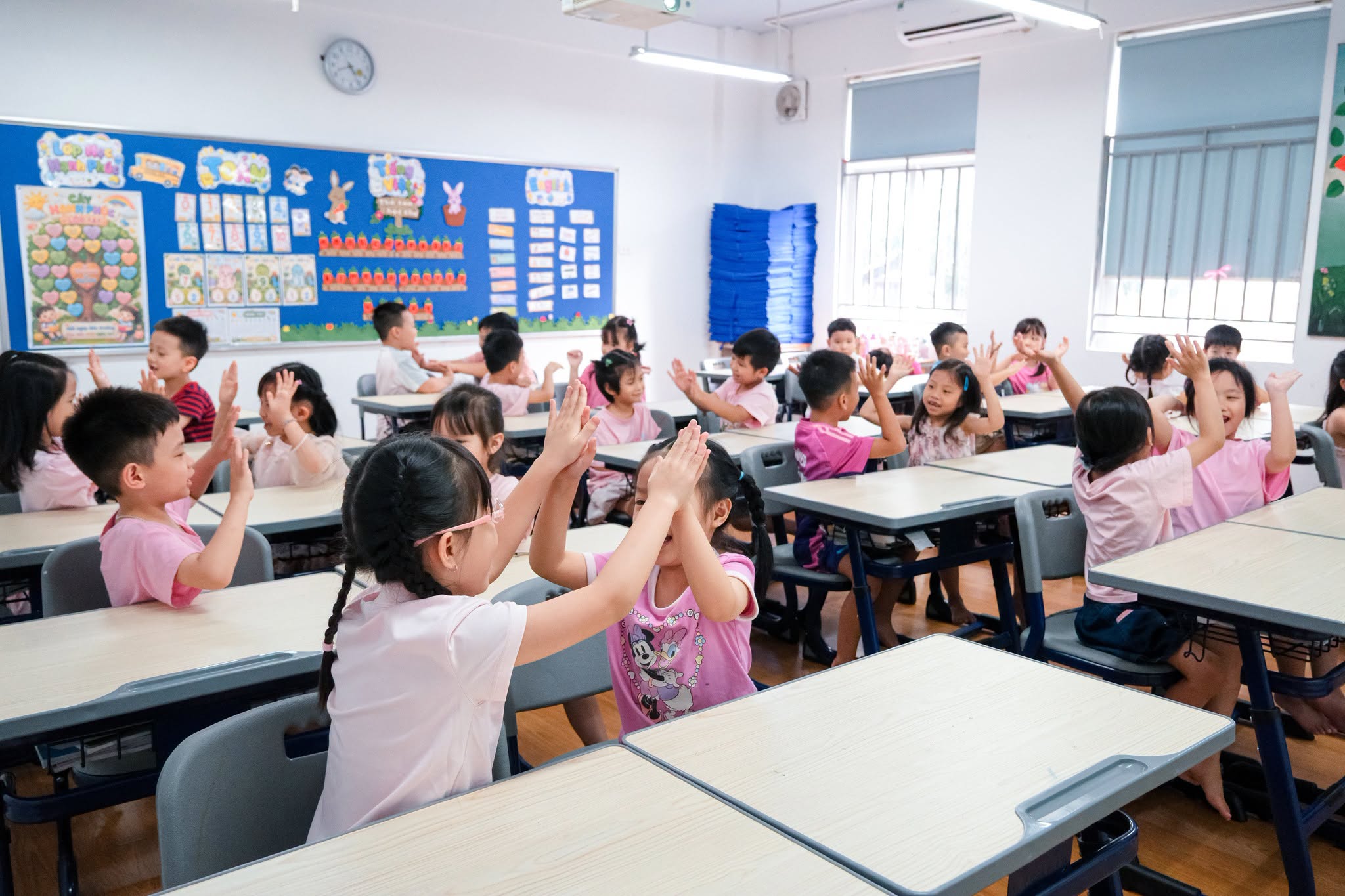 NGÀY HỘI ÁO HỒNG - LAN TỎA YÊU THƯƠNG, CHUNG TAY DỰNG XÂY TRƯỜNG HỌC HẠNH PHÚC 3 764881042 1679639736428502 5794995299068658723 n