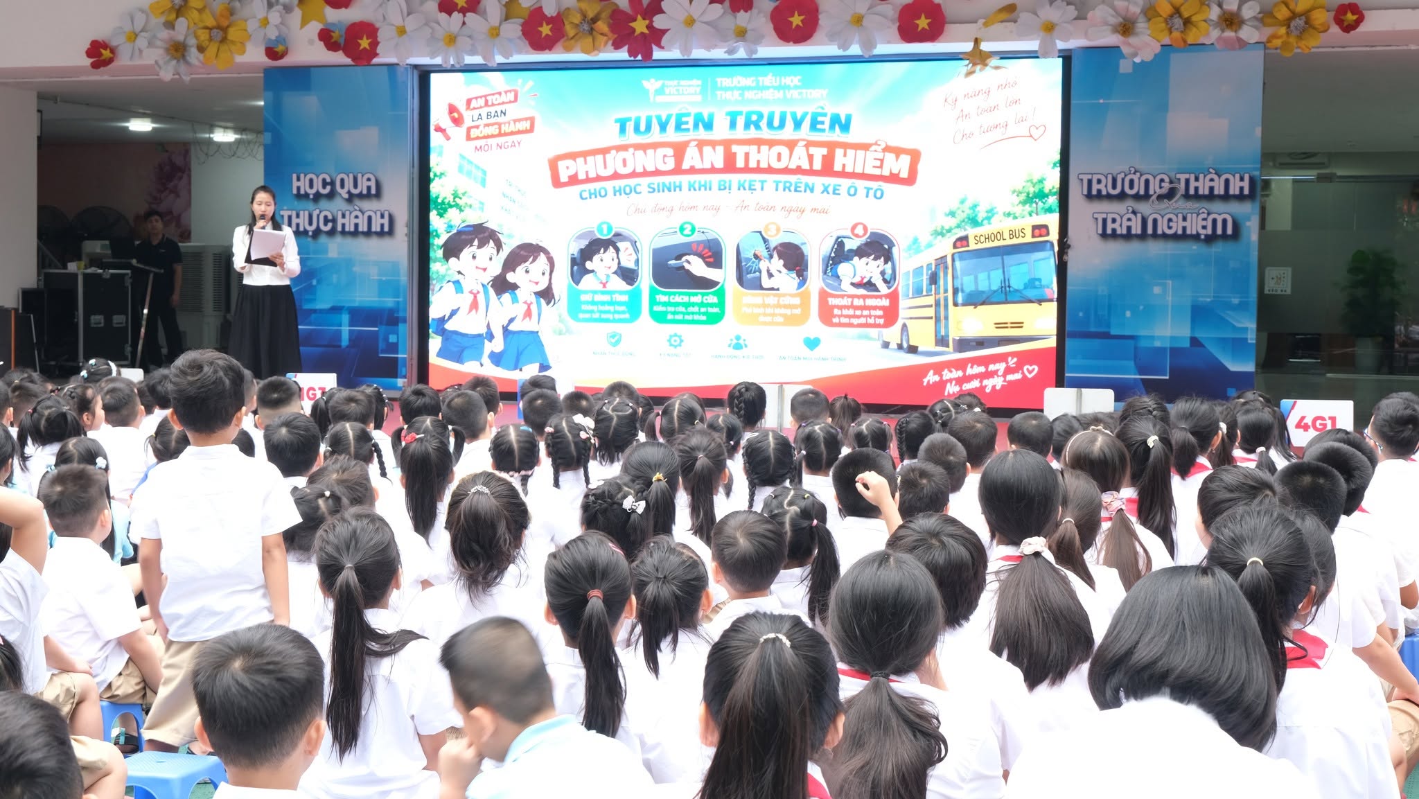 TẬP HUẤN AN TOÀN KHI ĐI XE BUS: THỰC HÀNH KỸ NĂNG, TĂNG CƯỜNG KIẾN THỨC 1 795453033 1713306450802822 618577746773142460 n